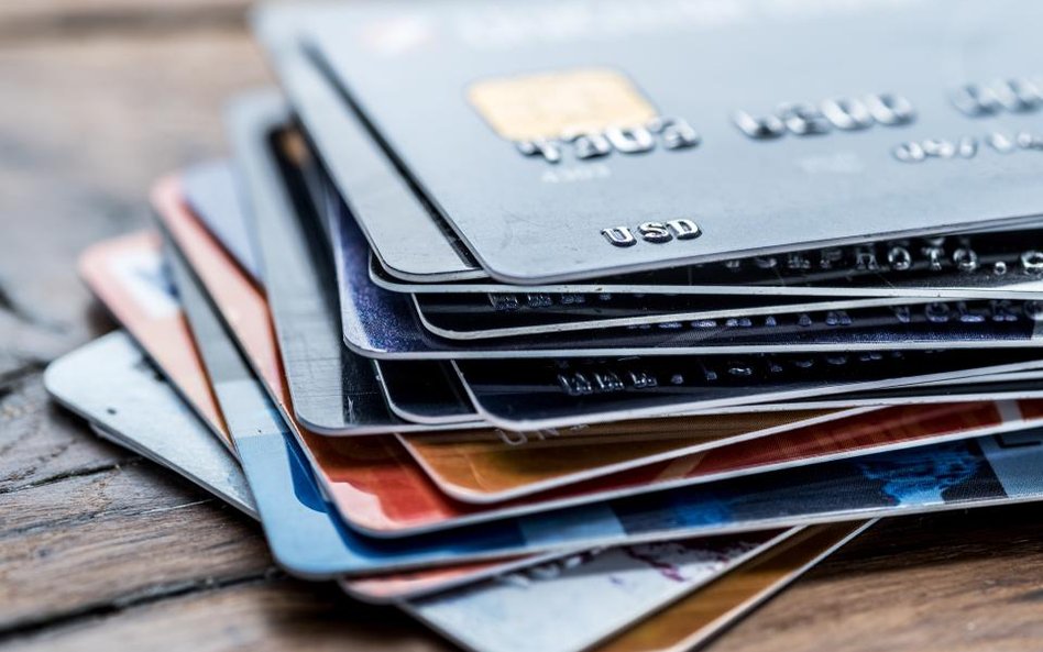 W skrócie: Na rynku kart z bankami konkurują fintechy