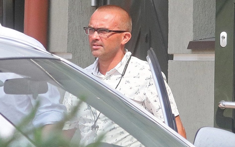 Jakub Banaś, syn prezesa NIK, w lipcu 2021, po przesłuchaniu w białostockiej prokuraturze, w sprawie