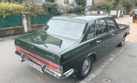 Ford Zephyr Zodiac Executive ma klasyczną linię, która broni się do dziś. Samochód wyróżnia niecodzi