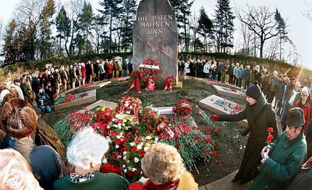 Na berlińskich obchodach ku czci zabitych rewolucjonistów nie zabrakło czerwonych goździków