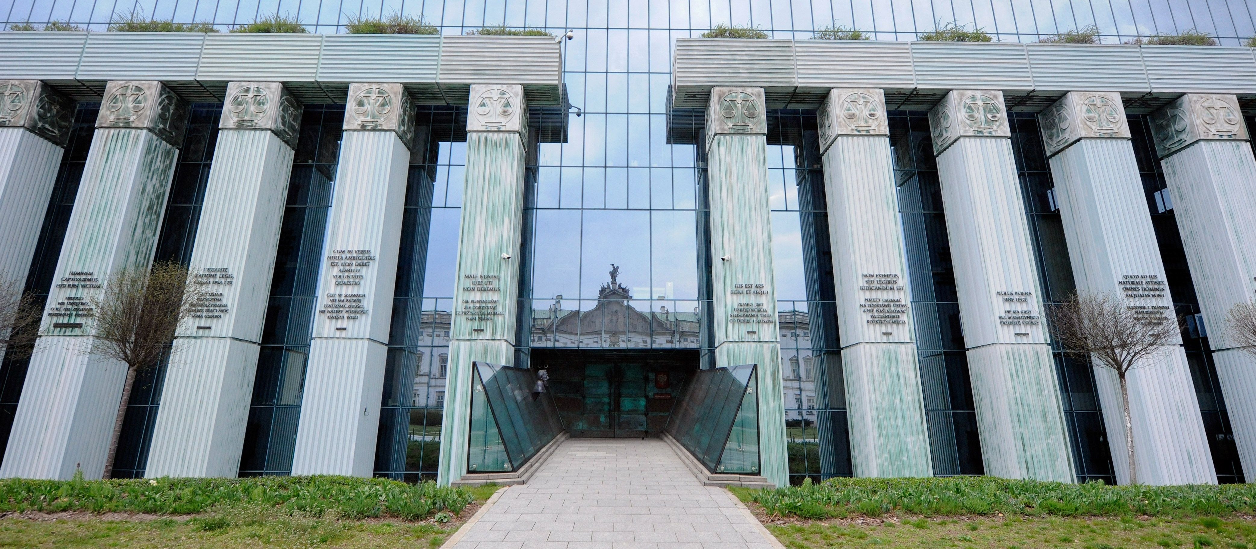 Śmierć skargi nadzwyczajnej czy nowa broń prawników? Co oznacza uchwała Izby Pracy SN