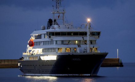 Statek wycieczkowy MV Hondius w porcie Granadilla na Teneryfie