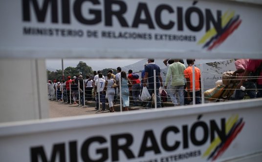 Wenezuelczycy uciekają za granicę