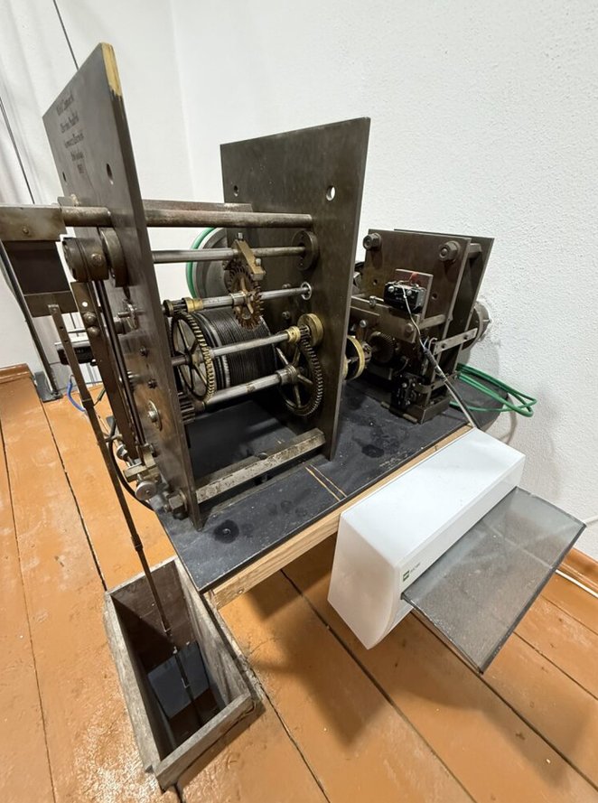 Mechanizm zegara, który codziennie o godzinie 17 przypomina mieszkańcom Mokotowa o historii dzielnic