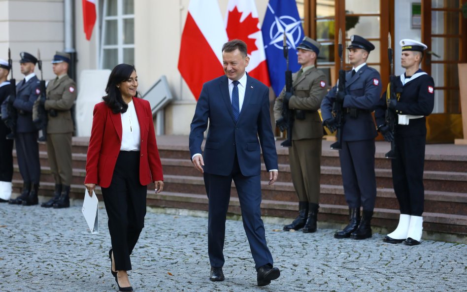 Anita Anand i Mariusz Błaszczak