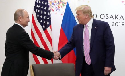 Władimir Putin i Donald Trump w czasie spotkania na szczycie G20 w Osace w 2019 roku