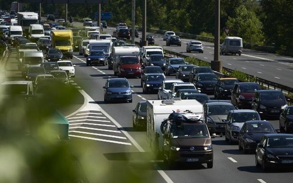 W drodze na wakacje Francuzi grzęzną w korkach