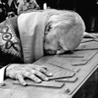 Ks. Zdzisław Peszkowski, nieżyjący już dziś kapelan „Rodzin Katyńskich” w czasie pochówku czaszek of