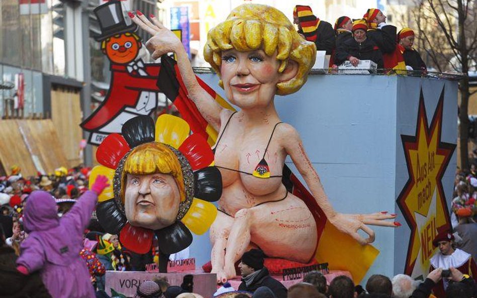 "Różany poniedziałek": Merkel w bikini i inni przebierańcy