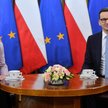 Przewodnicząca Komisji Europejskiej Ursula von der Leyen i premier RP Mateusz Morawiecki podczas spo