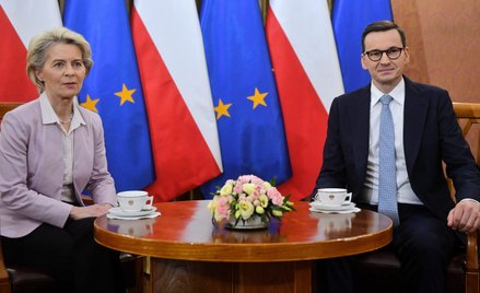 Przewodnicząca Komisji Europejskiej Ursula von der Leyen i premier RP Mateusz Morawiecki podczas spo