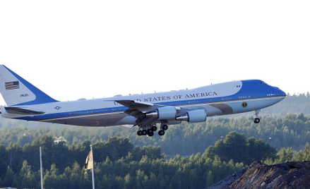 Obecnie Donald Trump korzysta z wysłużonych Boeingów 747. Nowe Air Force One mają być bardziej kolor