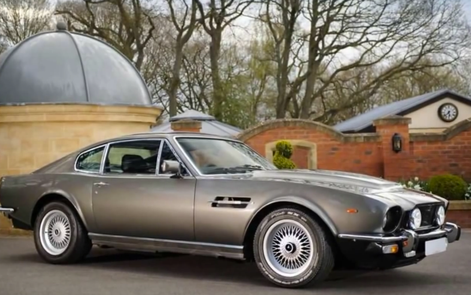 Kolejnym samochodem ze stajni Aston Martin, który pojawił się w serii o brytyjskim szpiegu jest Asto