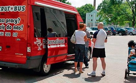 Rekrutobus – pomysł śląskiej agencji pracy – w piątek przyjechał do Gubina w woj. lubuskim