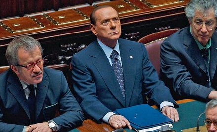 Premier Włoch Silvio Berlusconi (w środku) wczoraj w parlamencie