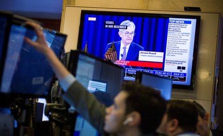 Fed ponownie nie zmienił stóp, przewiduje dwie obniżki w tym roku