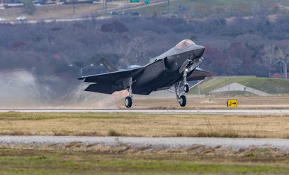 Już w 2026 r. do Polski powinny przylecieć pierwsze samoloty F-35, na których obecnie ćwiczą polscy 