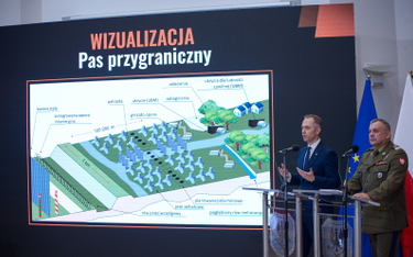 Wiceminister obrony narodowej Cezary Tomczyk (2P) i szef SGWP gen. Wiesław Kukuła (P) podczas prezen