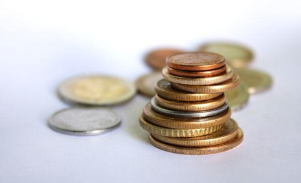 Rentę socjalną nabędzie cudzoziemiec pracujący w Polsce i Polak za granicą