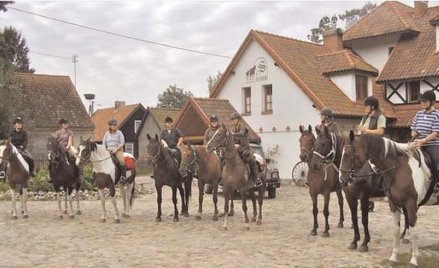 Na konie ze stadniny w Sasku Małym czekają galopy przez puszcze i łąki