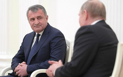 Anatolij Bibiłow, prezydent Osetii Południowej, w rozmowie z Władimirem Putinem