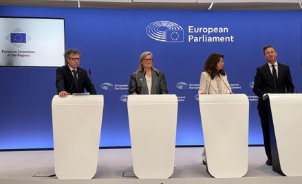 Wspólne stanowisko za obroną decentralizacji polityki spójności wyrazili (od lewej): Jacek Karnowski