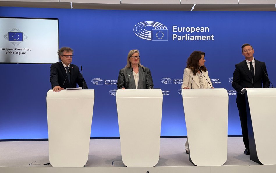 Wspólne stanowisko za obroną decentralizacji polityki spójności wyrazili (od lewej): Jacek Karnowski