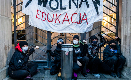 Profesorka przerwała wykład z powodu błyskawicy „Strajku Kobiet”. RPO jest zdumiony