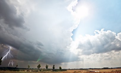 Polska podzielona pogodowo. W części kraju upały do 31 stopni i burze z gradem