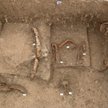 Pozostałości rydwanu odkrywane przez archeologów