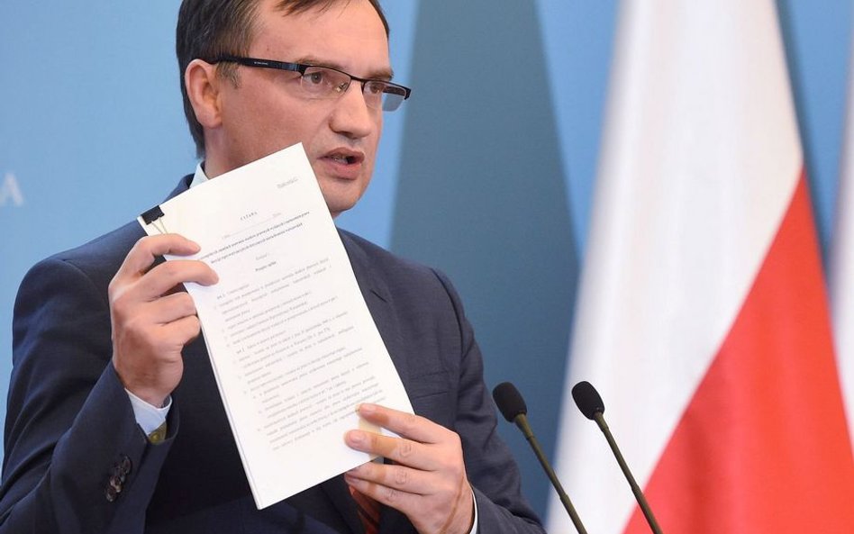 Minister sprawiedliwości prokurator generalny Zbigniew Ziobro podczas konferencji prasowej po posied