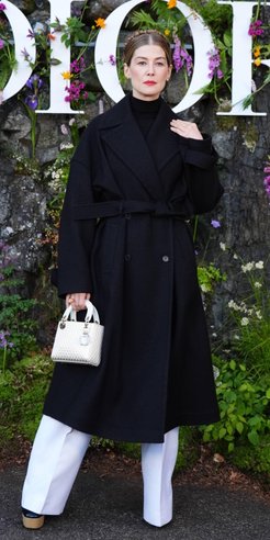 Rosamund Pike długo kategorycznie odmawiała poruszania tematu związku z reżyserem Joe Wrightem.