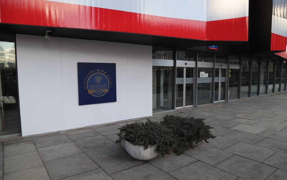 Polska gospodarka „w sam raz”. NBP pokazuje optymistyczny scenariusz do 2027 r.