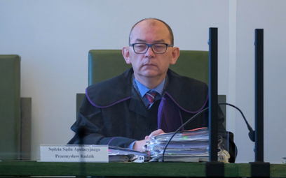 Sędzia Przemysław Radzik na sali Sądu Apelacyjnego w Warszawie