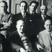Poeta Ch. Bialik ( siedzi pośrodku) w redakcji „Nowego Dziennika” we Lwowie, 1931 r.