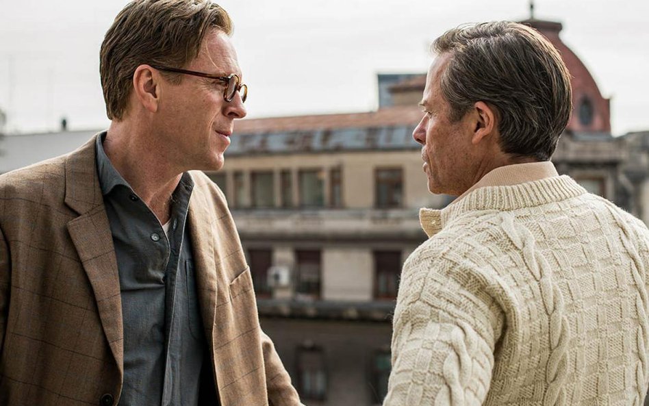 Damian Lewis (Nicholas Elliott) i Guy Pearce (Kim Philby) w serialu „Szpieg wśród przyjaciół”