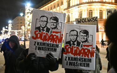 Uczestnicy protestu przed Pałacem Prezydenckim w Warszawie