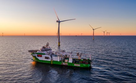 Wiatraki z Bałtyku zaczynają zasilać Polskę. To przełom dla cen energii