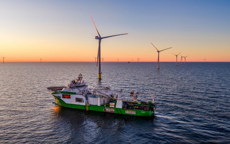 Wiatraki z Bałtyku zaczynają zasilać Polskę. To przełom dla cen energii