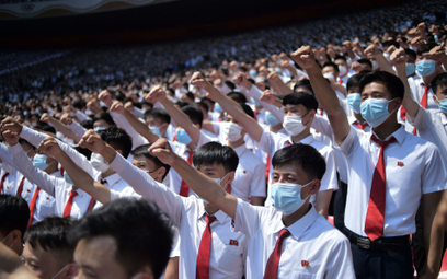 Jeszcze w czerwcu na zdjęciach z Korei Północnej wszyscy nosili maski