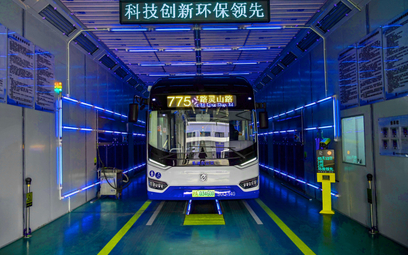210 lamp UV, 5 minut naświetlania i szanghajski autobus znów może ruszyć na trasę