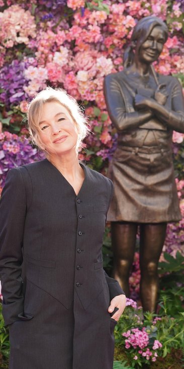 Odsłonięcie pomnika Bridget Jones trzydzieści lat po tym, jak pierwszy felieton z jej udziałem zosta