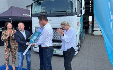 MBC Trans odebrało pierwszą w Polsce elektryczną ciężarówkę Volvo z wysoką kabiną