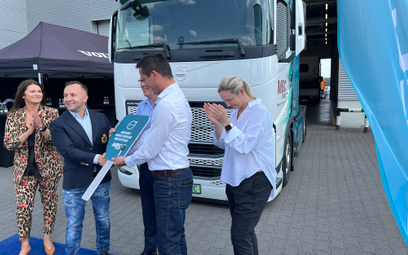 MBC Trans odebrało pierwszą w Polsce elektryczną ciężarówkę Volvo z wysoką kabiną