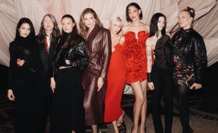 Goście prezentacji kolekcji Magdy Butrym dla H&M w kwietniu 2025 roku. Magda Butrym trzecia od prawe