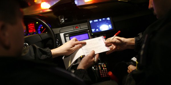 Bolesna lekcja dla kierowcy za posłuchanie AI. Nie przyjął mandatu. Zamiast 100 zł zapłaci 800 zł
