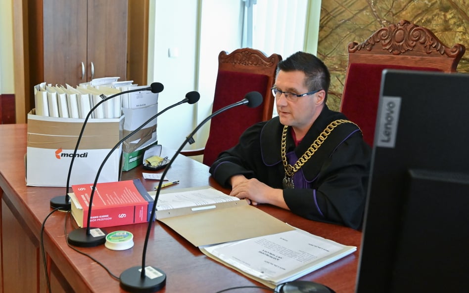 Sędzia Mariusz Wieczorek na posiedzeniu aresztowym Sebastiana M. w Sądzie Rejonowym w Piotrkowie Try