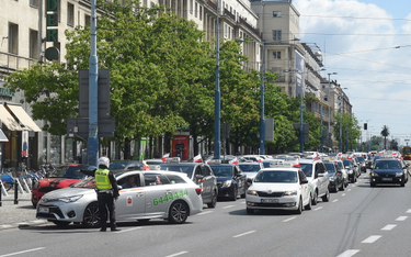 Warszawa: Taksówkarz zaatakował gazem pracowników Radia Kolor