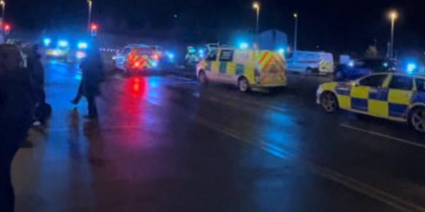 Atak nożowników w brytyjskim pociągu. Wielu rannych, dwóch mężczyzn zatrzymanych