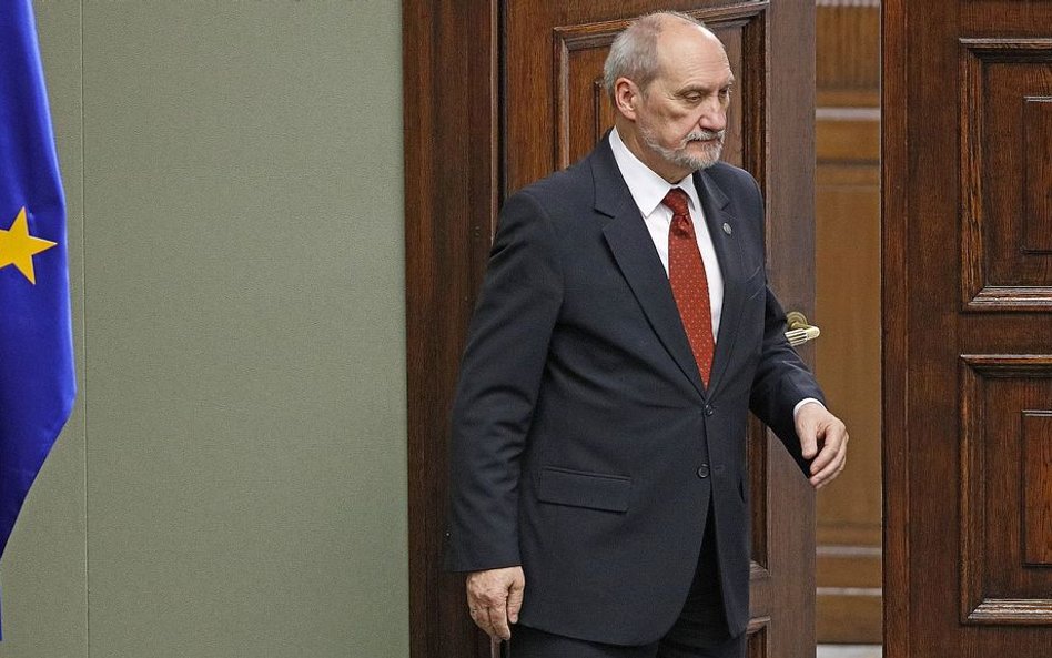 Macierewicz: Oskarżają Polskę o akceptację nazizmu? Odrażające
